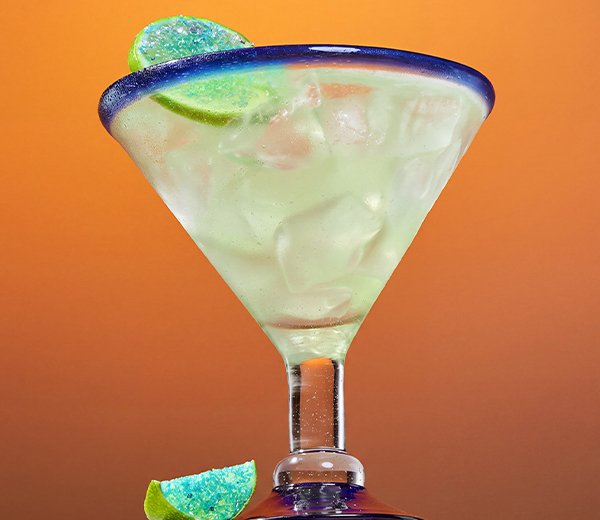 Fire & Tide margarita with a lime wheel