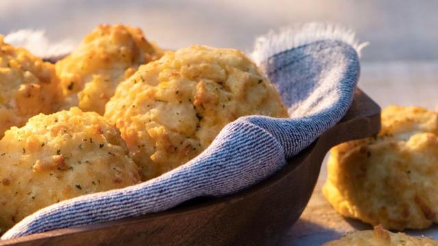 Cheddar Bay Biscuits (6 pc)